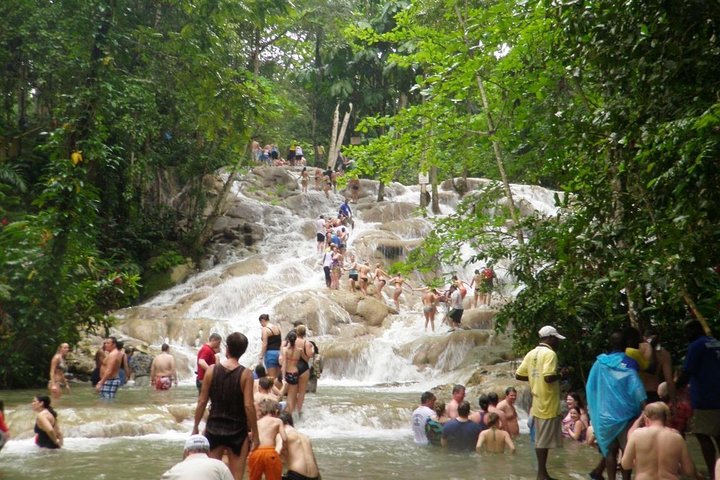 [PRIVATE] Dunn’s River & Martha Brae Rafting – Entrance & Lunch